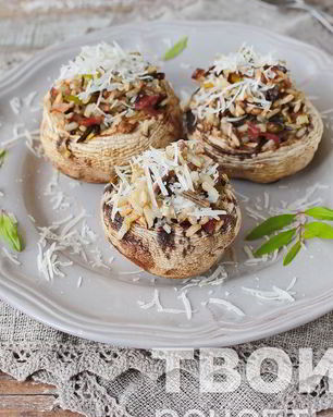 Грибы, фаршированные рисом