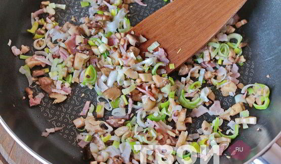 грибы, фаршированные рисом