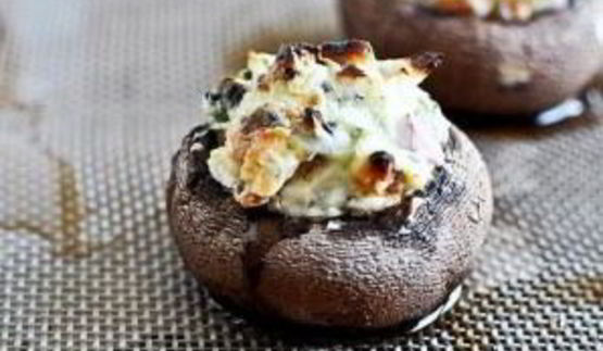 грибы, фаршированные сливочным сыром, пепперони и перцем