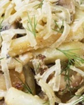 Грибы с картофелем и сметаной