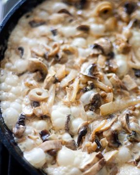 Грибы в сметане