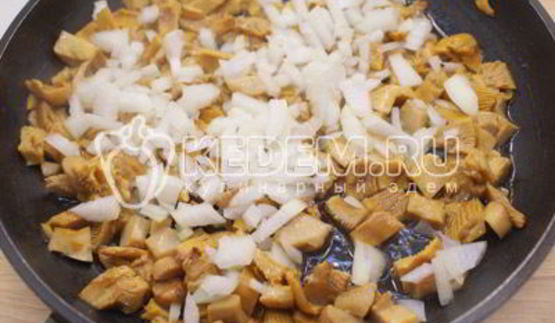 лисички жаренные со стручковой фасолью