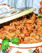 Лисички, жареные в сметане