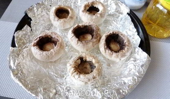 шампиньоны, фаршированные чечевицей