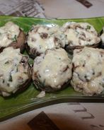 Шампиньоны, фаршированные кинзой и брынзой