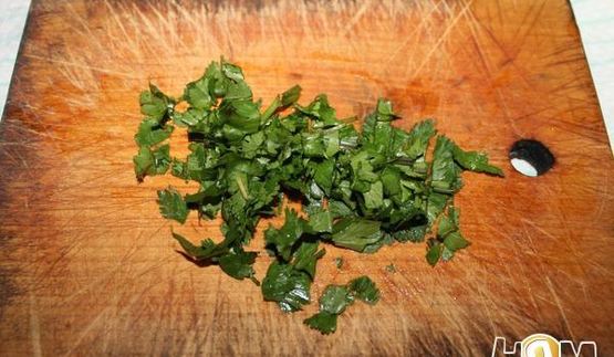 шампиньоны, фаршированные кинзой и брынзой