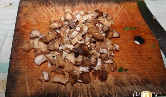 шампиньоны, фаршированные кинзой и брынзой