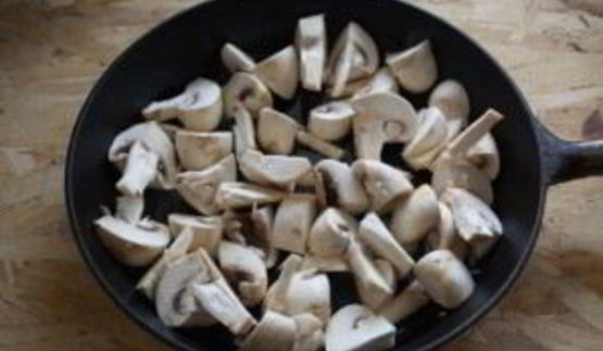 шампиньоны с чесноком и зеленью