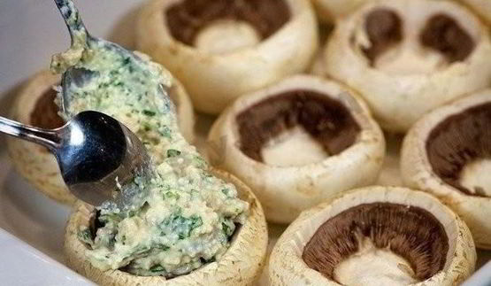 шампиньоны с курицей и сыром