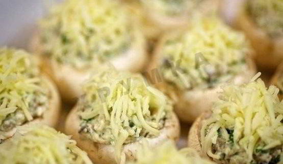шампиньоны с курицей и сыром