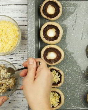 Шампиньоны с перепелиными яйцами