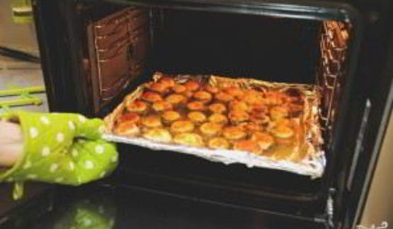 шампиньоны с сулугуни