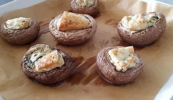 шампиньоны с сыром с голубой плесенью