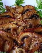 Шампиньоны жареные с луком