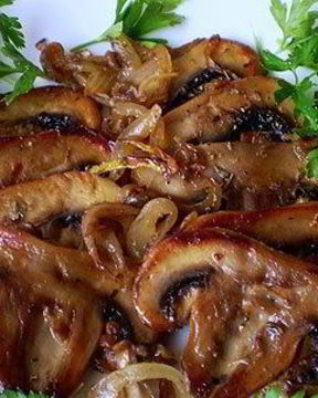 Шампиньоны жареные с луком