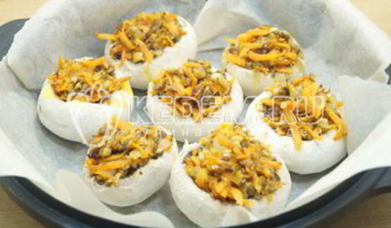 запеченные шампиньоны с овощами