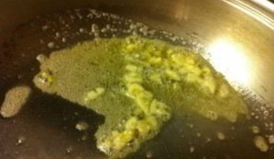 жареные грибы с помидорами