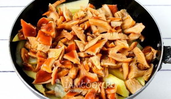 жареные рыжики с картошкой