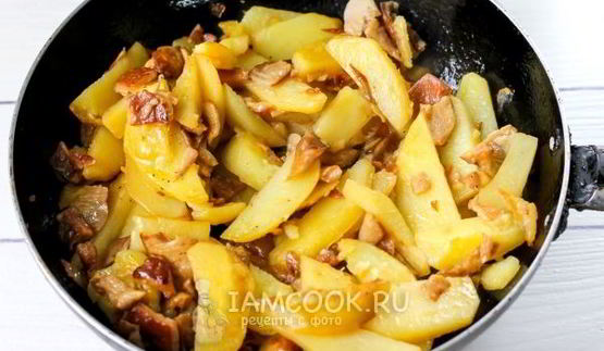 жареные рыжики с картошкой