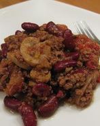 Гуляш из фарша и консервированной фасоли