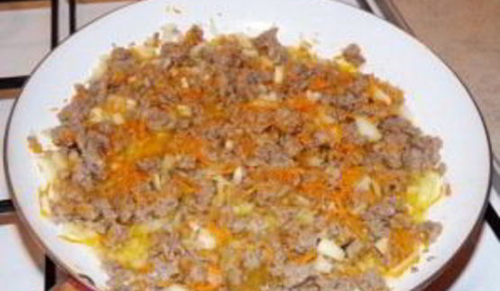 гуляш из фарша с подливкой