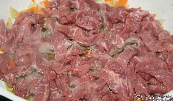 гуляш из говядины с кинзой