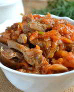 Гуляш из говядины с подливкой