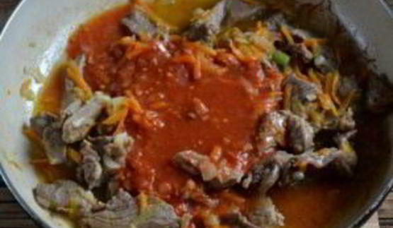 гуляш из говядины с подливкой