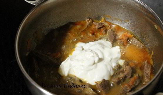 гуляш из говядины со сметаной