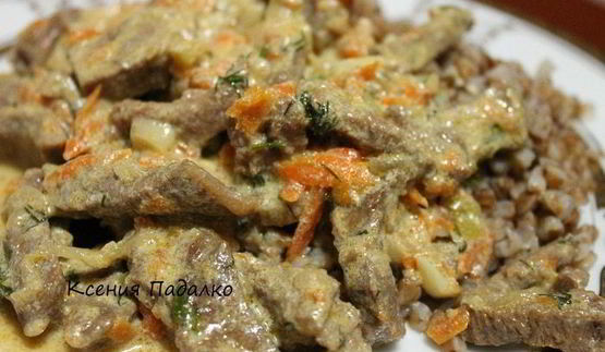 гуляш из говядины со сметаной