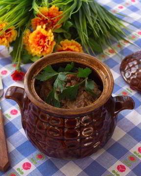 Гуляш из говядины в духовке