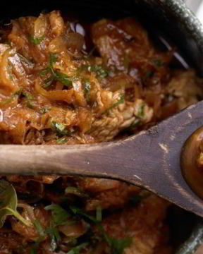 Гуляш из индейки с подливкой