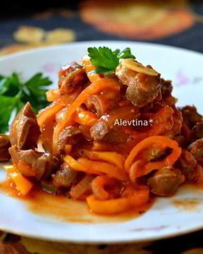 Гуляш из куриных желудков