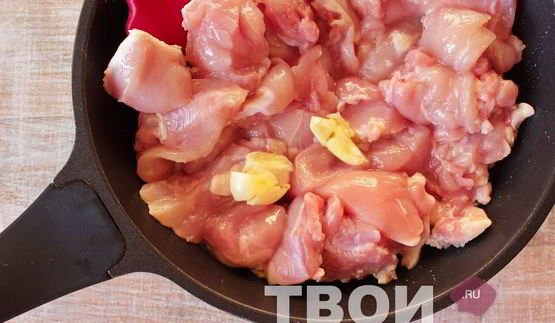 гуляш из курицы с подливкой