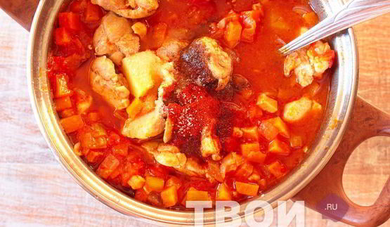 гуляш из курицы с подливкой