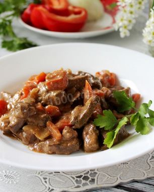 Гуляш из печени с подливкой