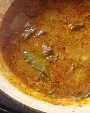 Гуляш с говядиной