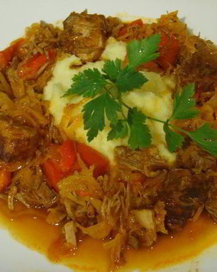 Гуляш с квашеной капустой