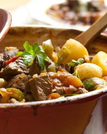 Рецепт гуляша в горшочках