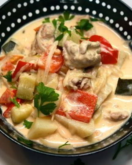 Рецепт гуляша в сметанном соусе