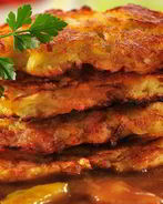 Куриный гуляш с овощными пирожками