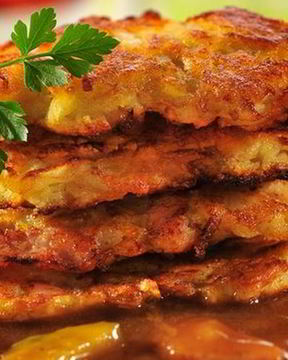 Куриный гуляш с овощными пирожками