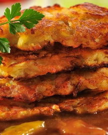 Рецепт куриного гуляша с овощными пирожками