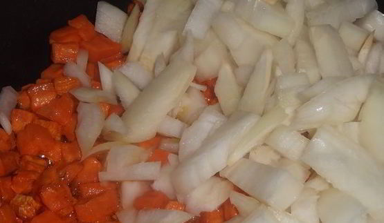 суп-гуляш с шеей индейки