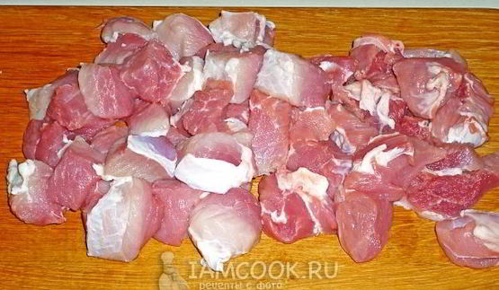 свиной гуляш с китайской редькой