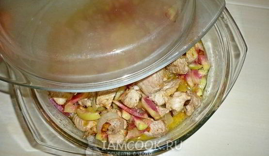 свиной гуляш с китайской редькой