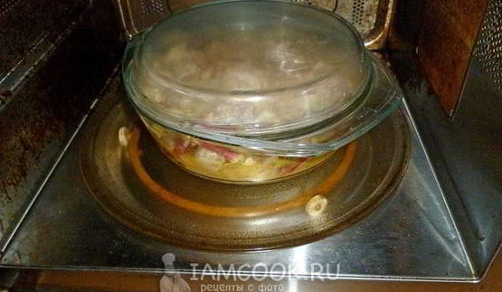 свиной гуляш с китайской редькой