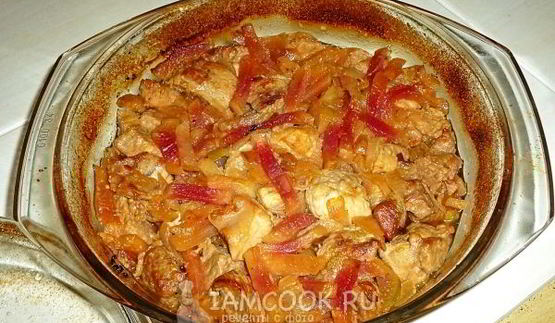 свиной гуляш с китайской редькой