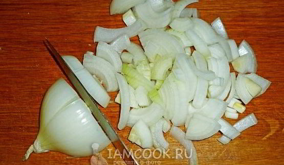 свиной гуляш с китайской редькой