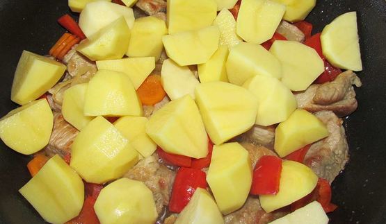 свиной гуляш